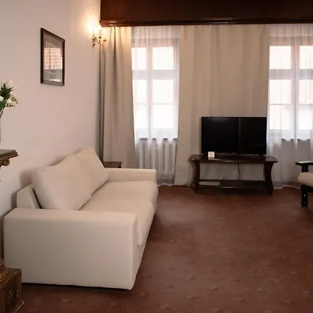 ドヴォル ポルスキ 4*