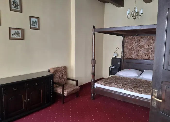 Dwor Polski فروتسواف